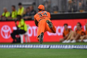 క్రిస్‌ జోర్డాన్‌ కళ్లుచెదిరే క్యాచ్‌.. షాక్‌కు గురైన క్రిస్టియాన్‌ (వీడియో)!!