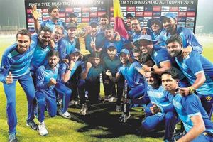 మనీశ్‌ పాండే మెరుపులు.. ముస్తాక్‌ అలీ ట్రోఫీ కర్ణాటకదే!!