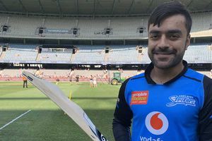 'Camel' Bat In BBL: రషీద్ ఆ బ్యాట్‌ను ఐపీఎల్‌కు తీసుకురా అంటూ సన్‌రైజర్స్ ట్వీట్