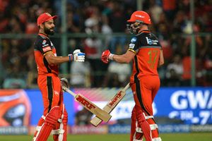 నాసాకు ఆర్సీబీ రిక్వెస్ట్.. డివిలియర్స్‌, కోహ్లీ సిక్సర్లను కూడా కనిపెట్టండి!!