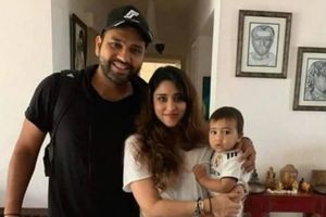 డ్రెస్సింగ్ రూమ్ నుంచి కుమార్తె సమైరాతో మాట్లాడిన రోహిత్ శర్మ (వీడియో)