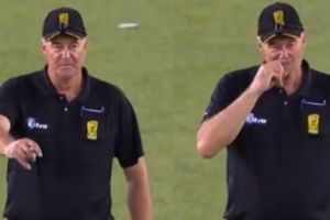 ఆటగాళ్లను ఆటపట్టించిన అంపైర్‌.. వీడియో చూస్తే నవ్వులే!!