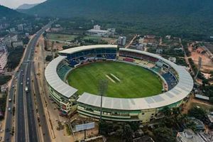 విశాఖలో రెండో వన్డే.. హాట్ కేకుల్లా మ్యాచ్ టిక్కెట్లు!!