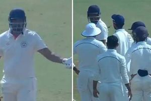 క్రీజు వదిలిపోను.. పఠాన్‌, రహానే మధ్య వాగ్వాదం (వీడియో)!!