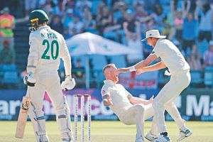 ఇన్నింగ్స్ చివరలో స్టోక్స్‌ మ్యాజిక్‌.. దక్షిణాఫ్రికాపై ఇంగ్లండ్‌ విజయం