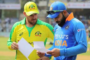 India vs Australia, 2nd ODI: టీమిండియా రెండు మార్పులు, టాస్ నెగ్గిన ఆస్ట్రేలియా