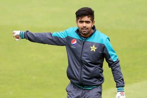 బాల్ బాయ్‌గా పనిచేసేందుకు రోజు మూడు మైళ్లు నడిచేవాడిని : పాక్ క్రికెటర్