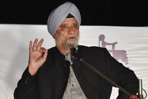 'రౌడీ ప్రవర్తనను క్షమించరాదు.. అతన్ని కెప్టెన్‌గా తొలగించాలి'