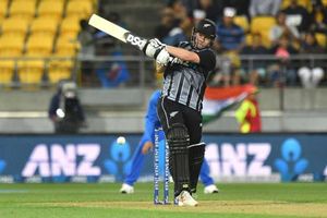 నాలుగో టీ20లో మున్రో హాఫ్ సెంచరీ.. లక్ష్యం దిశగా కివీస్!!