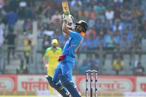 ఆస్ట్రేలియాపై 1000 పరుగులు: ఐదో భారత బ్యాట్స్‌మన్‌గా ధావన్ రికార్డు