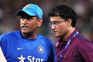 బీసీసీఐ కాంట్రాక్టు నుంచి ధోనీని తప్పించడంపై సౌరవ్ గంగూలీ ఏమన్నాడో తెలుసా?