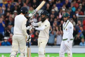 మరో 312 పరుగులు.. టెస్ట్ క్రికెట్‌లో చరిత్ర సృష్టించనున్న దక్షిణాఫ్రికా!!