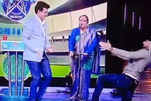 వైరల్‌ వీడియో.. 'సెనోరిటా' పాటకు గంగూలీ డాన్స్!!