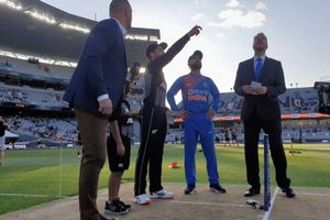 టాస్ గెలిచి బౌలింగ్ ఎంచుకున్న భారత్.. కీపర్‌గా రాహుల్.. ఆరుగురు బౌలర్లతో బరిలోకి