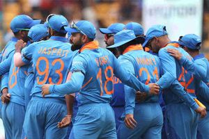 మూడో వన్డేలో నల్లరిబ్బన్ ధరించిన భారత ఆటగాళ్లు.. ఎందుకో తెలుసా?