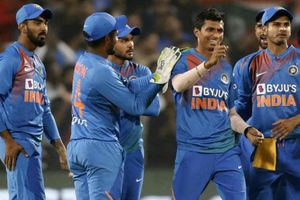 మెరిసిన ధావన్.. శ్రీలంకపై భారత్ ఘన విజయం.. సిరీస్‌ కైవసం!!