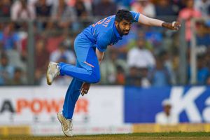 టీమిండియా ఫ్యాన్స్‌కు షాక్.. గాయపడ్డ బుమ్రా రెండో టీ20కి డౌట్!