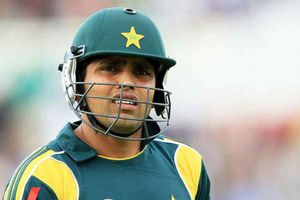 పాకిస్థాన్‌ సీనియర్ క్రికెటర్‌ ఆవేదన.. పాక్‌ జట్టులో ఆడాలంటే భారత్‌కి వెళ్లి ఆడాలా?!!