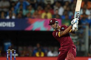 సిక్సర్లతో విరుచుకుపడిన సిమ్మన్స్‌.. 40 బంతుల్లో 91 పరుగులు!!