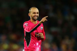 వారెవ్వా ఏం క్యాచ్.. అచ్చం చేప పిల్లలానే డైవ్ (వీడియో)