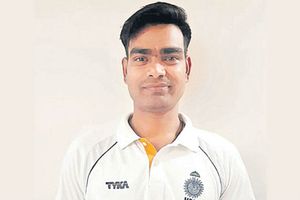 ఫస్ట్ క్లాస్ క్రికెట్‌లో ఏ బౌలర్‌కు సాధ్యం కాని రికార్డు రవి యాదవ్‌ సొంతం