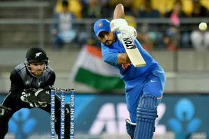 విఫలమైన కోహ్లీ, అయ్యర్.. పాండే హాఫ్ సెంచరీ.. న్యూజిలాండ్ టార్గెట్ 166