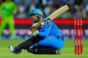 రషీద్ ఖాన్ వీరవిహారం.. 18 బంతుల్లో 40 పరుగులు (వీడియో)