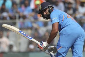 గంగూలీ, సచిన్‌, లారా రికార్డులు బద్దలు కొట్టేందుకు 46 పరుగుల దూరంలో రోహిత్