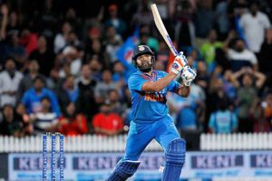 వైరల్ వీడియో.. సూపర్‌ ఓవర్‌లో రోహిత్‌ సిక్సర్లు!!