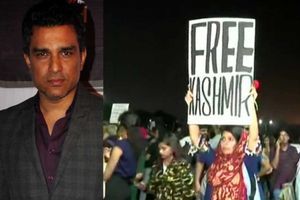 ‘ఫ్రీ కశ్మీర్‌’ అనే ప్లకార్డుతో యువతి: మంజ్రేకర్‌ ఇప్పుడేమంటావ్‌ అని ప్రశ్నించిన యోగేశ్వర్