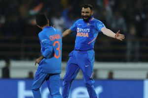 చెలరేగిన బౌలర్లు.. ఆస్ట్రేలియాపై భారత్‌ విజయం.. సిరీస్‌ 1-1తో సమం