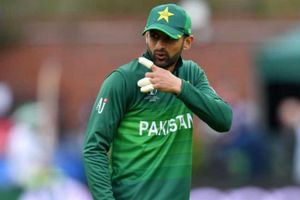 4 దశాబ్దాల్లో క్రికెట్ ఆడిన మాలిక్.. పాక్ తరఫున తొలి క్రికెటర్‌గా రికార్డు!!