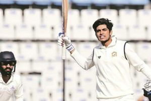 శుభ్‌మన్‌ గిల్‌పై బీసీసీఐ కొరడా.. మ్యాచ్‌ ఫీజులో 100 శాతం కోత!!