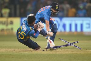 రెండో పరుగుకి అవకాశం లేకున్నా.. అతి నమ్మకంతోనే కోహ్లీ భారీ మూల్యం!