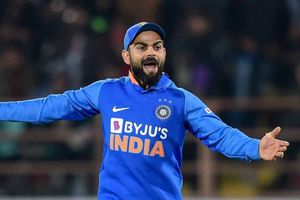 ధోని అయితే సూపర్ ఓవర్ బుమ్రాతో వేయించేవాడు కాదు : సెహ్వాగ్