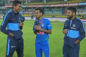 సైనీ, శార్దూల్ ఇంటర్యూ: 'యార్కర్ క్వీన్' అంటూ నవ్వులు పూయించిన చాహల్ (వీడియో)