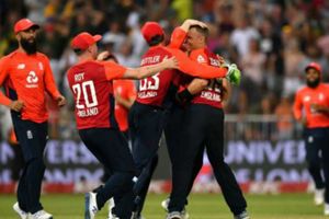 థ్రిల్ల‌ర్‌ మ్యాచ్.. చివరి రెండు బంతుల్లో 2 వికెట్లు.. సఫారీలపై ఇంగ్లాండ్‌ ప్రతీకారం!!