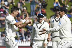 చెలరేగిన సౌథీ, బోల్ట్.. తొలి టెస్ట్‎లో భారత్ ఘోర పరాజయం!!