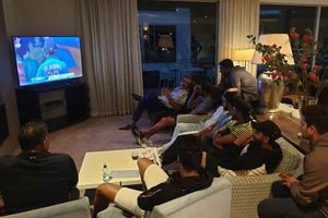 యువభారత్‌కు మద్దతుగా కోహ్లీసేన ఏం చేసిందో తెలుసా?