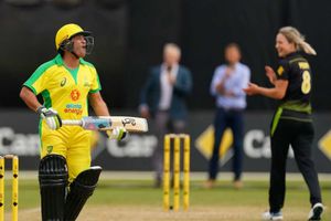 వారెవ్వా సచిన్.. ఆరున్నరేళ్ల తర్వాత బ్యాట్ పట్టి తొలిబంతినే..