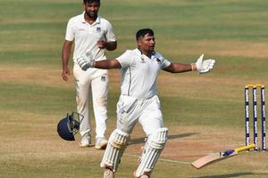 సర్ఫరాజ్ ఖాన్ అరుదైన ఘనత.. 21 ఏళ్ల రికార్డు బ్రేక్ చేసిన ముంబై సెన్సేషన్