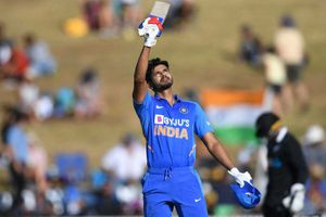 హామిల్టన్‌లో అయ్యర్ అరుదైన ఘనత.. సెహ్వాగ్‌ తర్వాత ఆ రికార్డు శ్రేయాస్‌దే!!