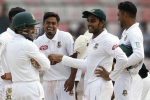 నయీమ్‌ హసన్‌ విజృంభణ.. జింబాబ్వేపై బంగ్లా ఇన్నింగ్స్‌ విజయం