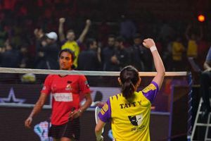 సింధు మరో ఓటమి.. హైదరాబాద్‌కు బెంగుళూరు షాక్‌!!