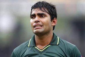 పీసీబీ సంచలన నిర్ణయం.. స్టార్ క్రికెటర్‌పై సస్పెన్షన్ వేటు!!