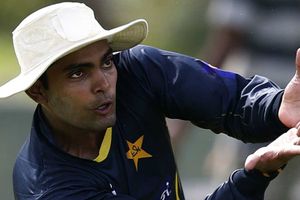 కొవ్వెక్కడుందో చూపించాలని ట్రైనర్‌తో పాకిస్థాన్ క్రికెటర్ వాగ్వాదం!!