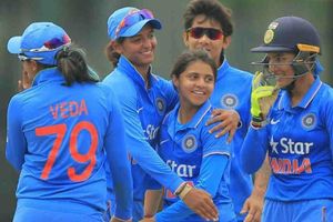 పురుషుల మాదిరిగానే మహిళలు కూడా సీరియస్‌గా క్రికెట్ ఆడాలి: గంభీర్‌