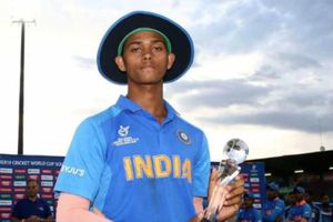 ప్రపంచకప్‌ అవార్డును ముక్కలు చేసిన భారత యువ క్రికెటర్.. ఎందుకంటే?!!