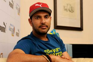 టీ20ల్లో డబుల్ సెంచరీ కొట్టే సత్తా ఆ ముగ్గురికే ఉంది : యువరాజ్