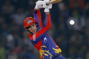 ఇంగ్లండ్ క్రికెటర్‌కు కరోనా.. పీఎస్‌ఎల్ రద్దు!!